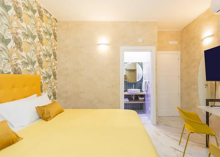 Flowery Rainbow 招待所