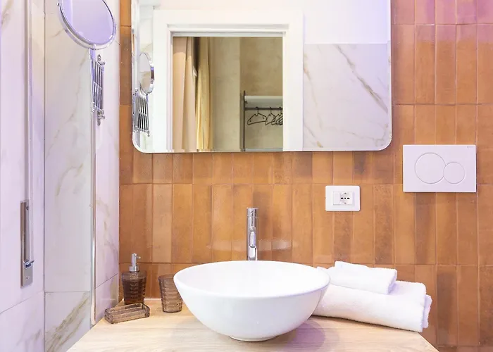 Flowery Rainbow 招待所 4*